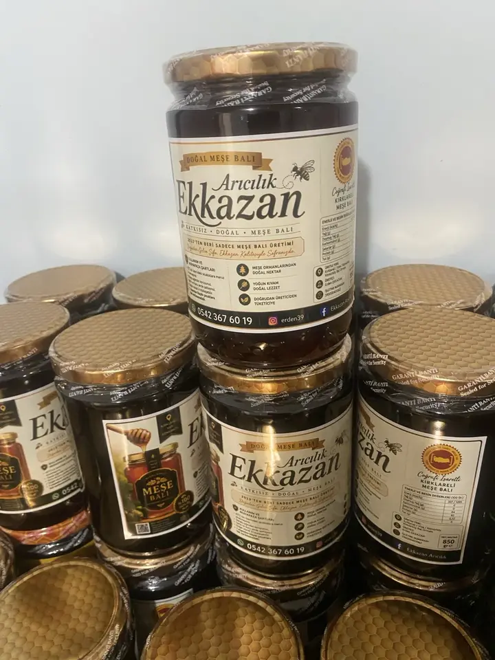 Ekkazan Arıcılık etiketli doğal meşe balı kavanozları
